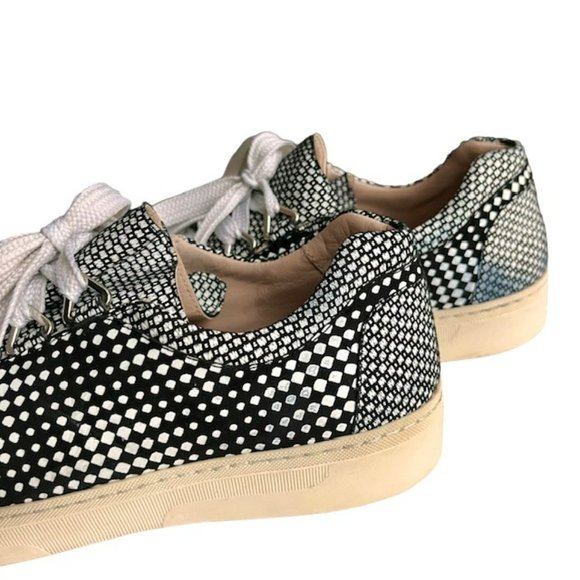 Stuart Weitzman Geo Leather Sneakers Made in Spain - Black/White - 7.5 M - Picture 6 of 14